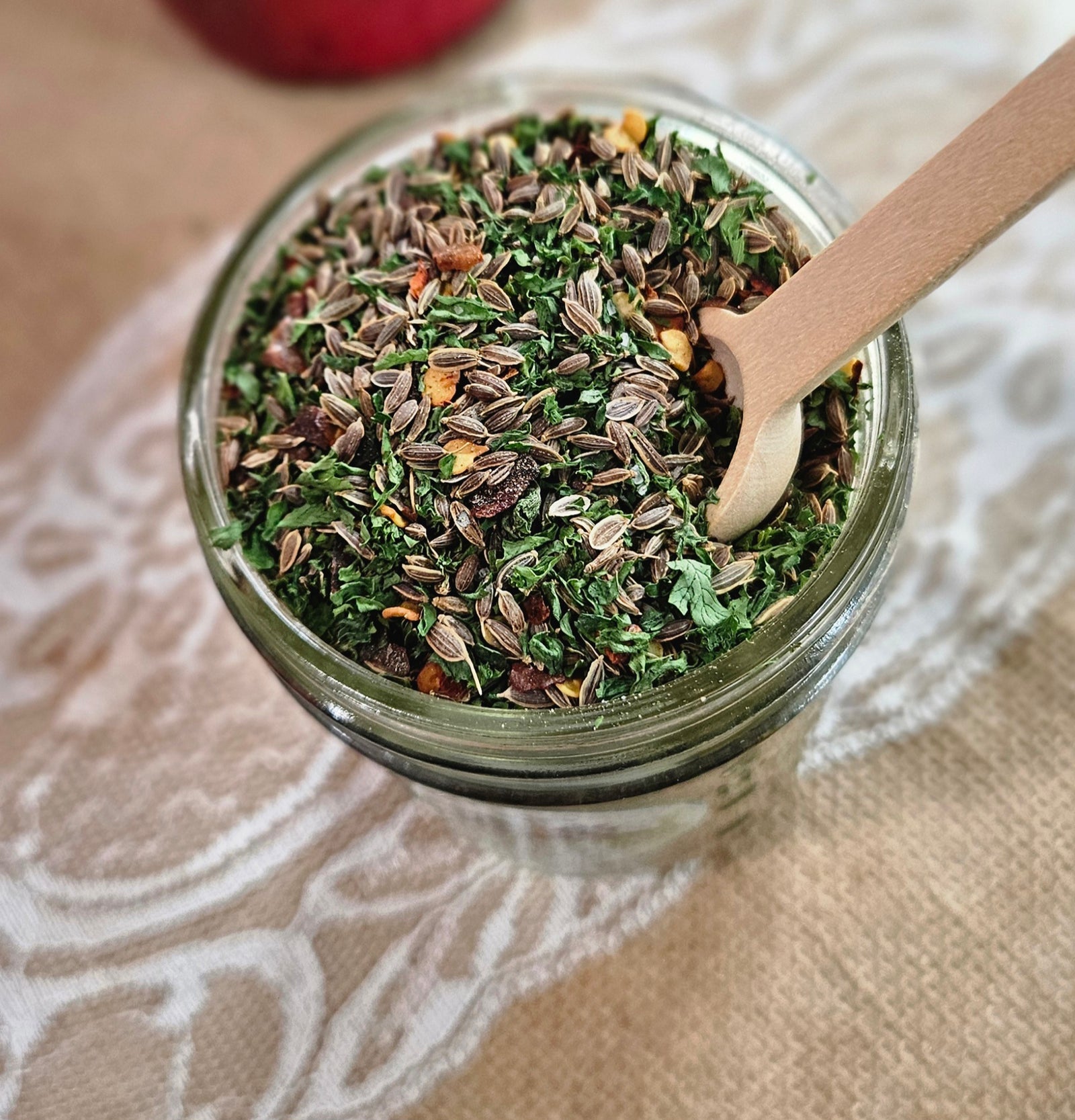 Engredyan: Lanni, pèsi ak piman. 